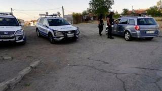Крясъци и викове в циганското гето Комлука в Бургас, командоси разбиват врати, ето какво се случва