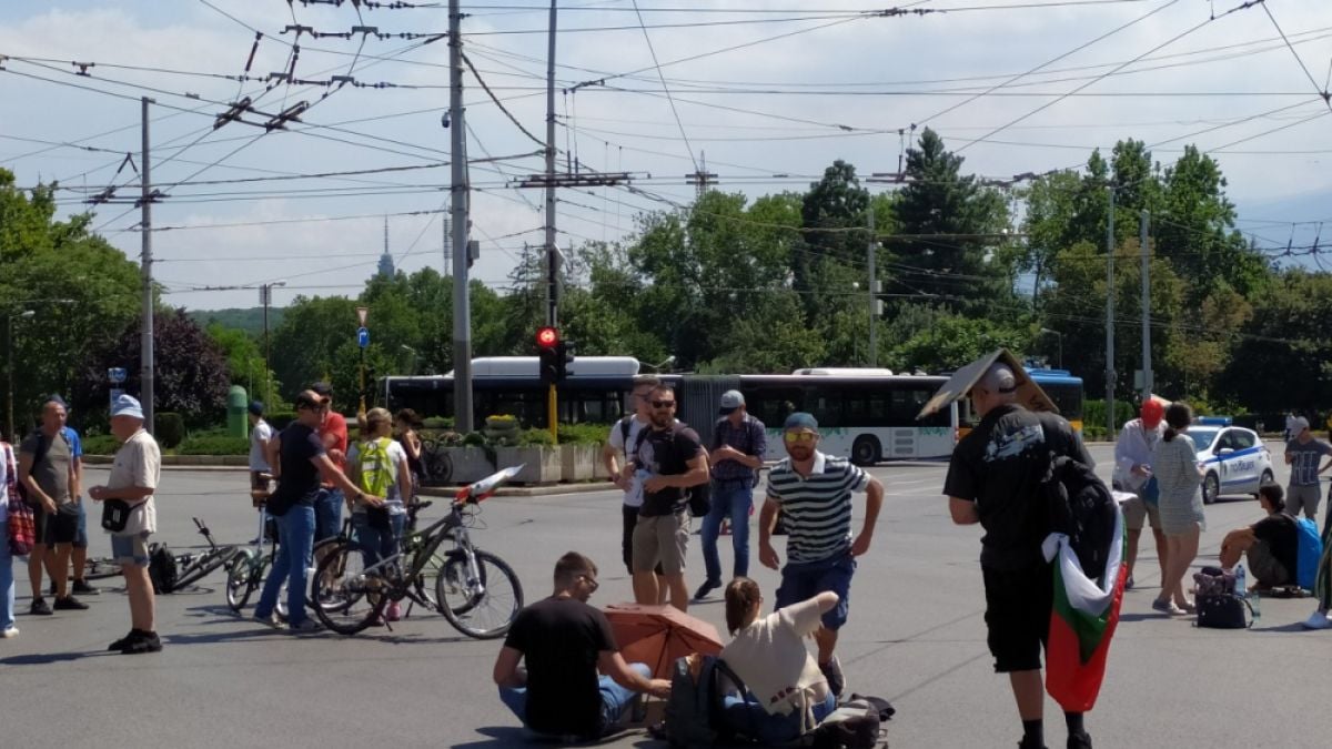 Протестите продължават: Ден 23-ти, ключови кръстовища в София остават блокирани 