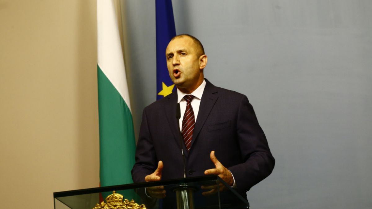 Президентът пак захапа Борисов и представи стратегия за излизане от катастрофата 
