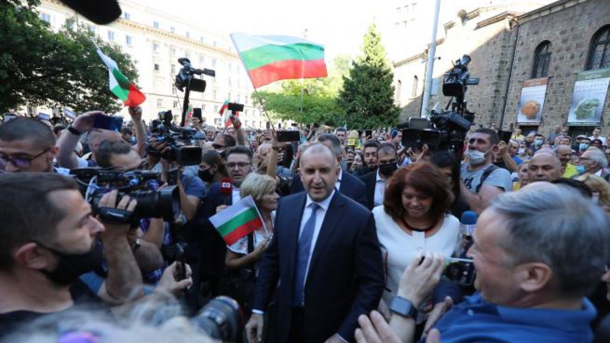 Радев слезе смело при протестиращите и не обели нито дума за кошмара, причинен от блокадите им