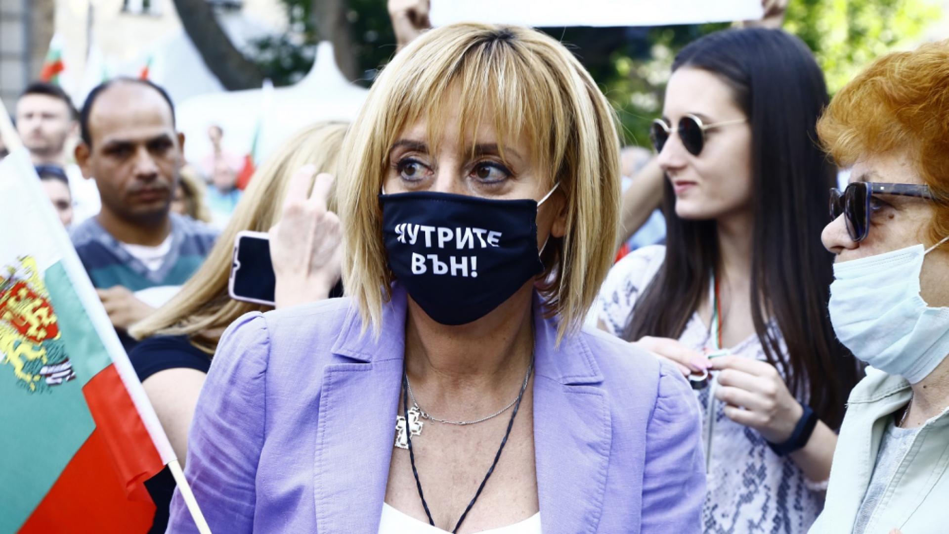 Майките от „Системата ни убива“ се отрекоха от Манолова