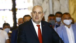 Иван Гешев си купи интересна книга 