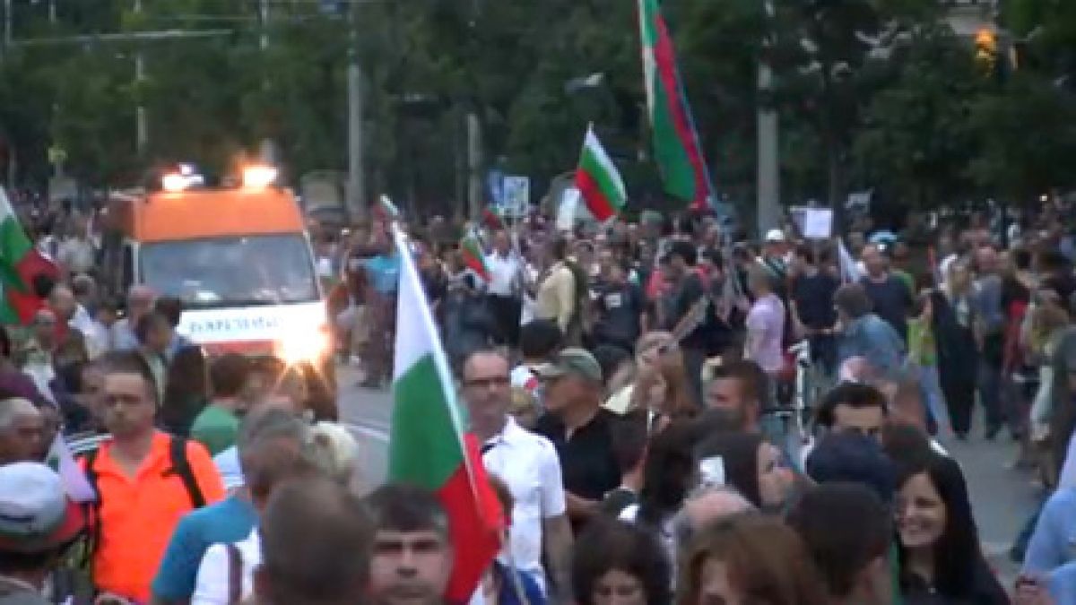 Сигнал до БЛИЦ! Вижте какво безумие вършат протестърите на "Орлов мост" и Ректората