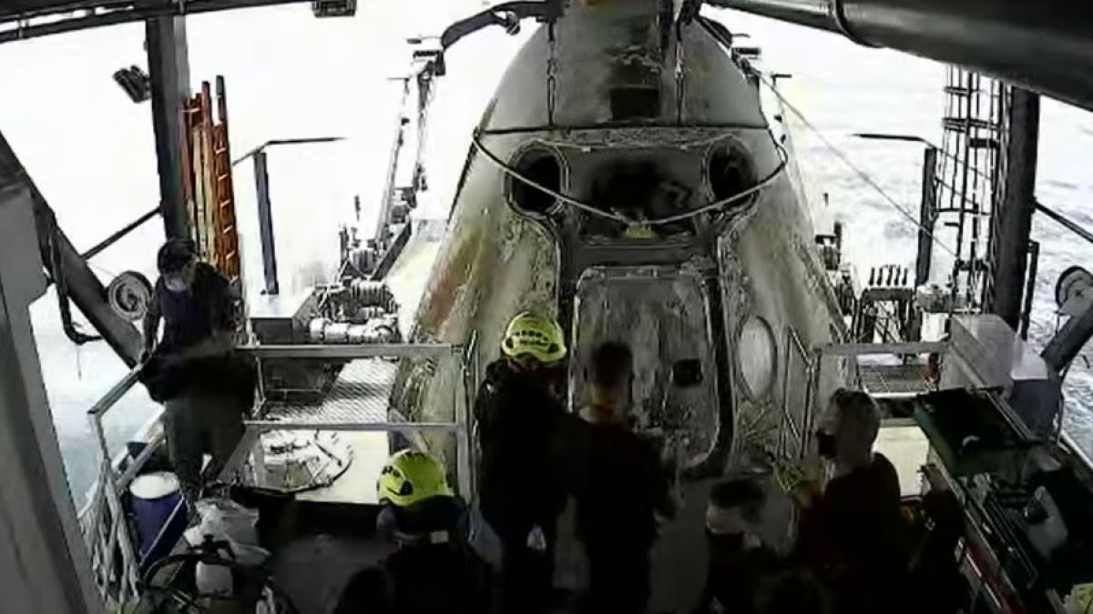 НА ЖИВО Исторически пробив! SpaceX се приводни успешно в Мексиканския залив