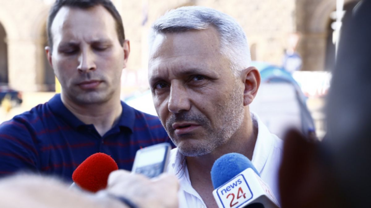 Джендър скандал: Адв. Хаджигенов пробутва детска книжка за еднополови двойки