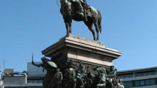 Извънредна ситуация между два бивака на протестиращите в София, има спецчасти