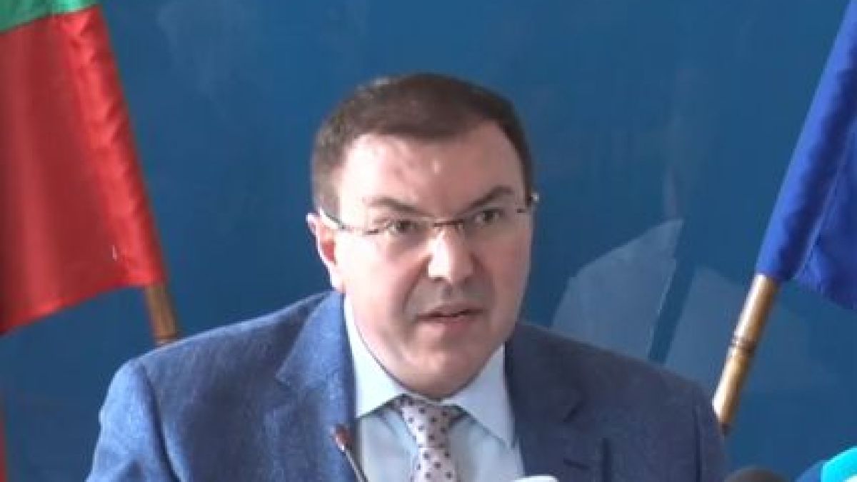 Здравният министър разкри ще се затягат ли мерките у нас заради черния рекорд