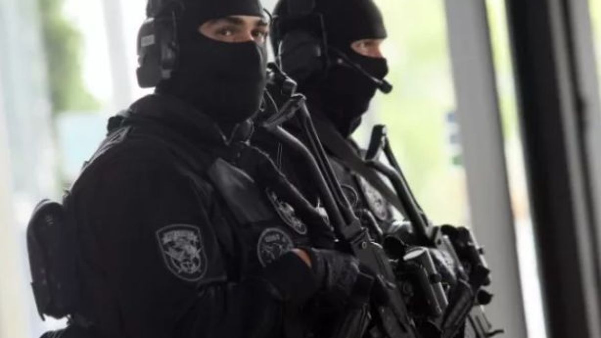 Горещи новини за екшъна със спецчасти на жълтите павета 
