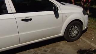 Столичанка паркира пред собствения си блок и съжали жестоко ВИДЕО 
