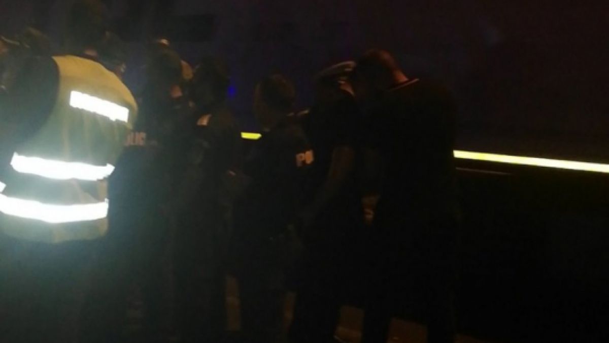 Полицията успя да избута палатките на протестиращите от АМ "Марица" СНИМКИ 