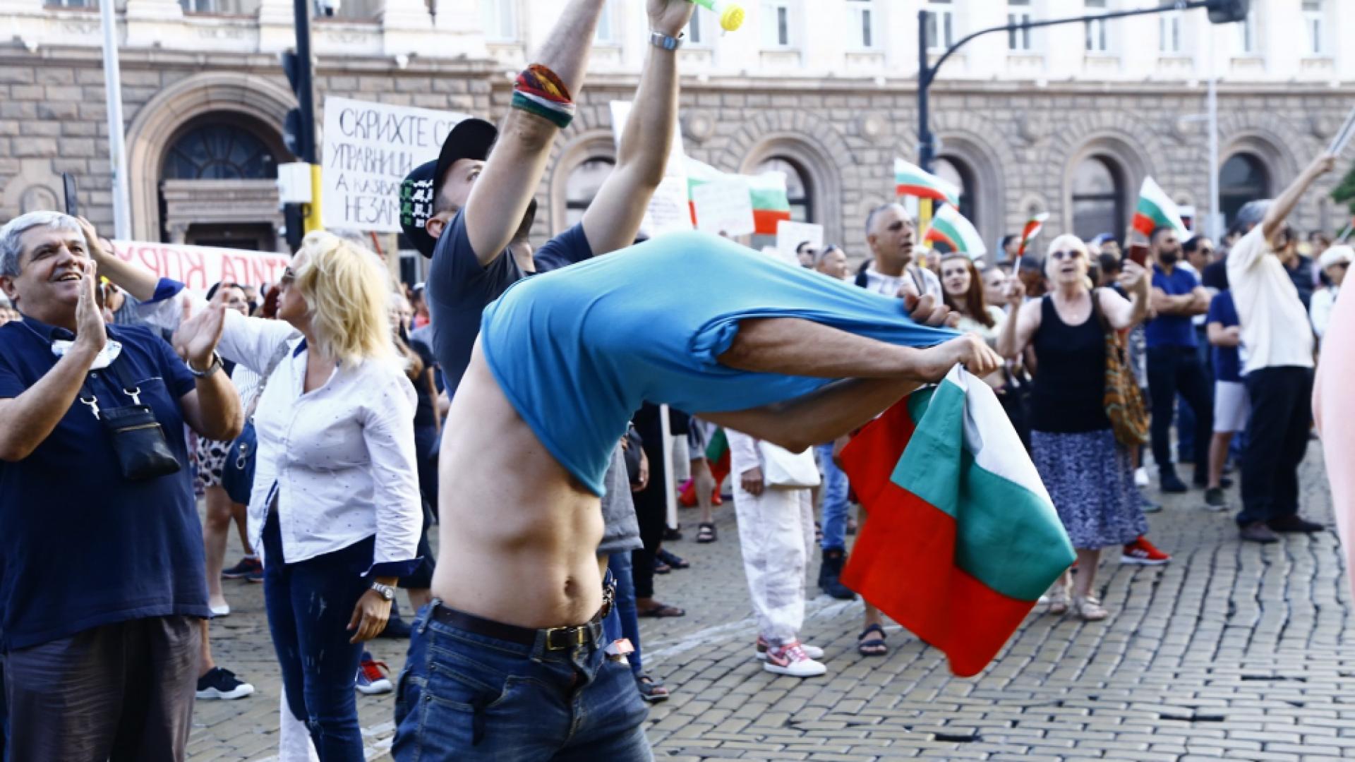 Протестиращите с диверсия против конференцията на ГЕРБ