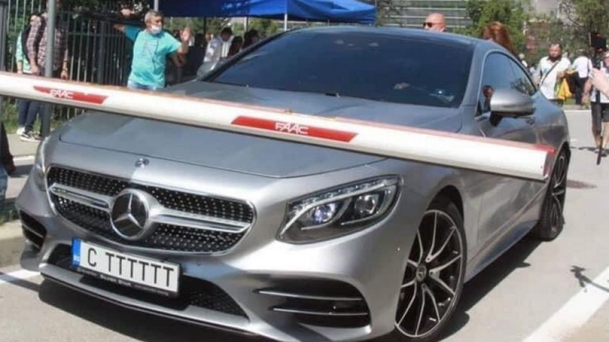 Набедиха делегат от ГЕРБ, че е пристигнал с Мерцедес за 300 бона на Тех Парк