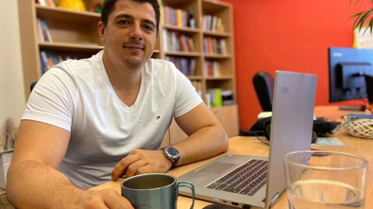 Към Шикерова, Бенатова и Паунова: Колко видеа направихте от събирането на БСП на жълтите павета и на Бузлуджа?