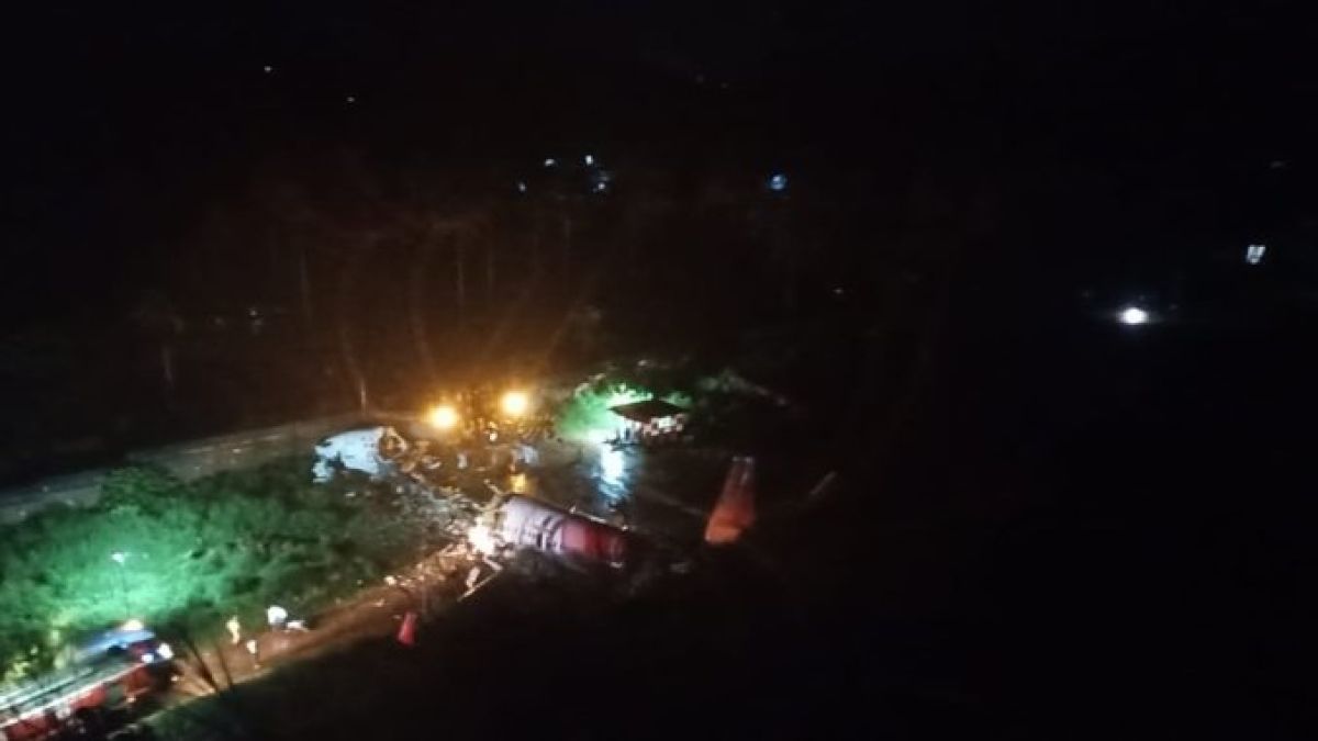 Извънредно! Самолет със 191 души на борда се разби при кацането ВИДЕО 
