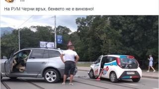 Първо в БЛИЦ! Адски екшън на бул. "Черни връх" в София СНИМКА