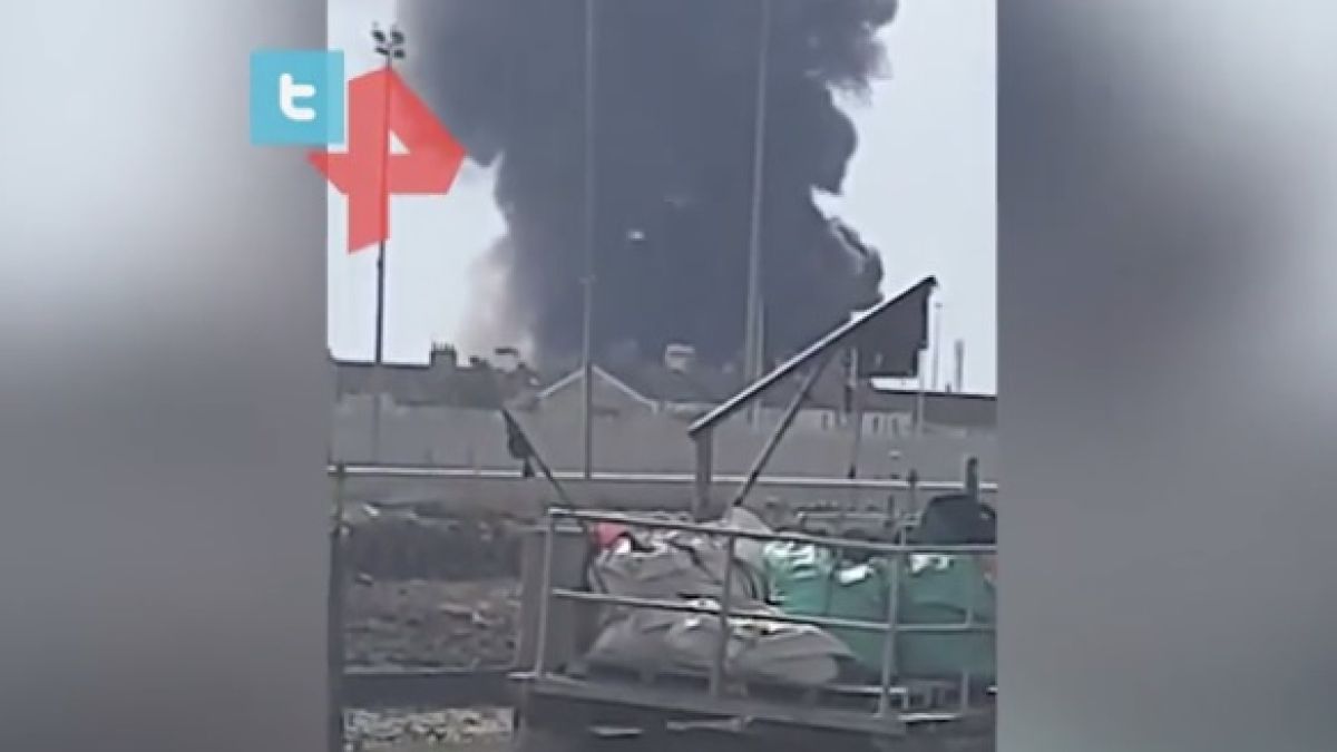 Огромен пожар край известно пристанище във Великобритания ВИДЕО 