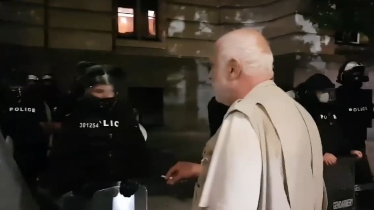 Ето какъв шамар зашиха на Минеков след провокацията му към полицаите