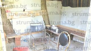 Незаконен бивак изникна насред благоевградски парк СНИМКИ