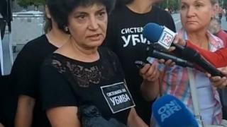 Майките на деца с увреждания си намериха нов щит – насъскаха жена с множествена склероза да се пали