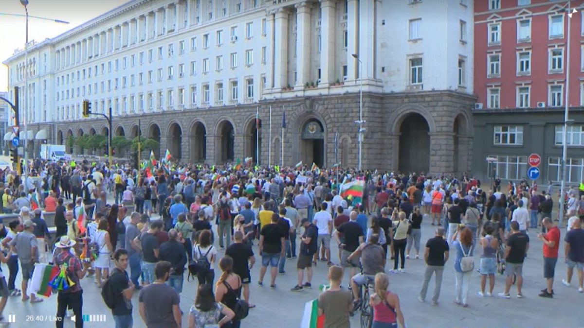 Много интересен детайл лъсна от панорамни СНИМКИ на протеста