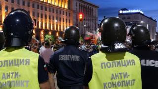 Извънредно в БЛИЦ! Жена щурмува президентството, намеси се полиция ВИДЕО