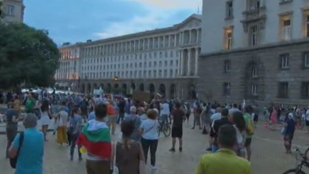 Протестиращи се събраха пред МС, блокадата на Орлов мост се разраства 