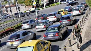 За първи път: Забраняват старите коли в центъра на голям град в България