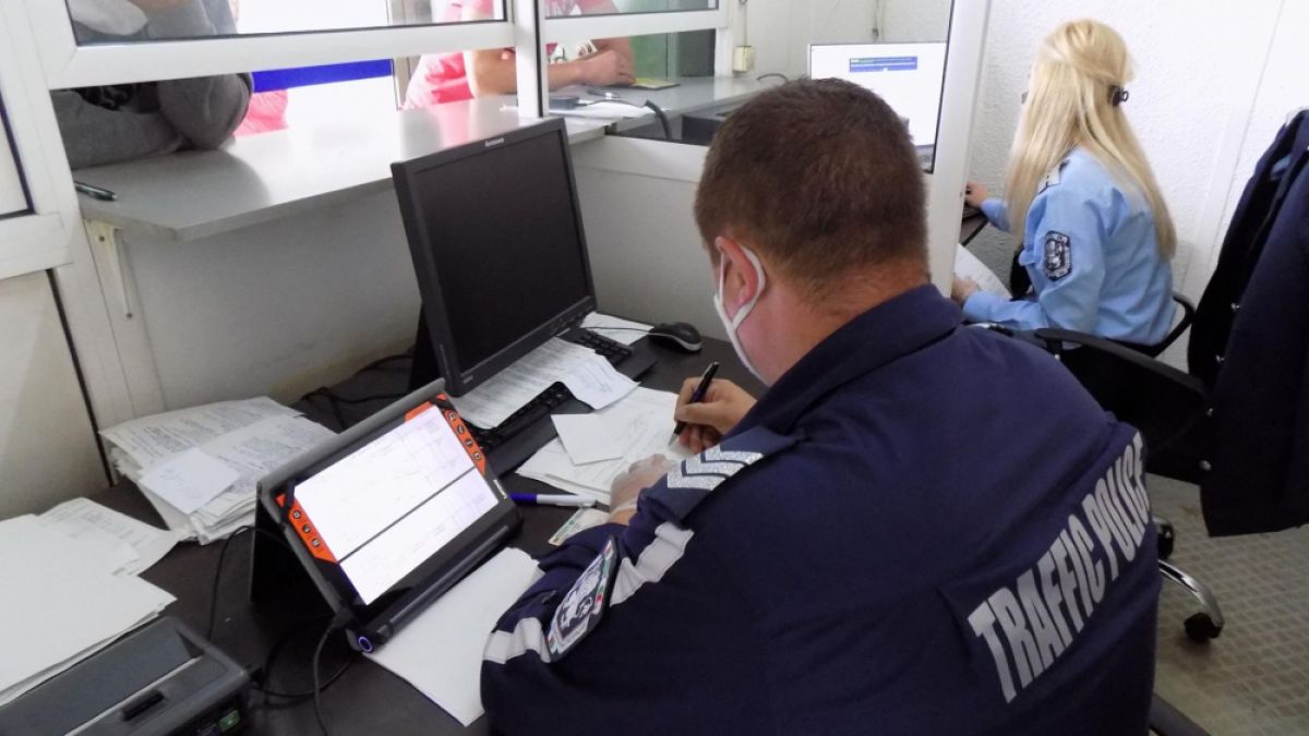 Внимание, шофьори! KAT попари над 42 000 с електронни фишове от началото на юни