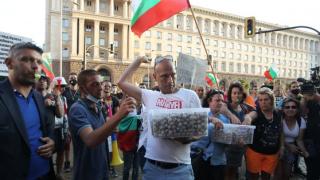 Андролова съжали протестиращите: Нека не им пречим да са неприятни