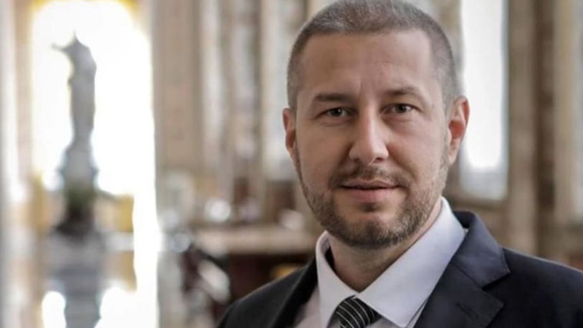 Пиарът на ГЕРБ: На "Позитано" започна "Мълчанието на агнетата", чака се факс от Дубай