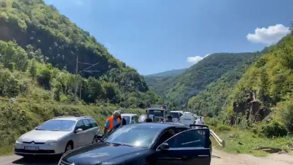 Извънредно! Вдигнаха блокадата на "Калотина", но кошмарът остава 