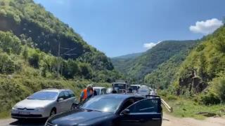 Извънредно! Вдигнаха блокадата на "Калотина", но кошмарът остава 