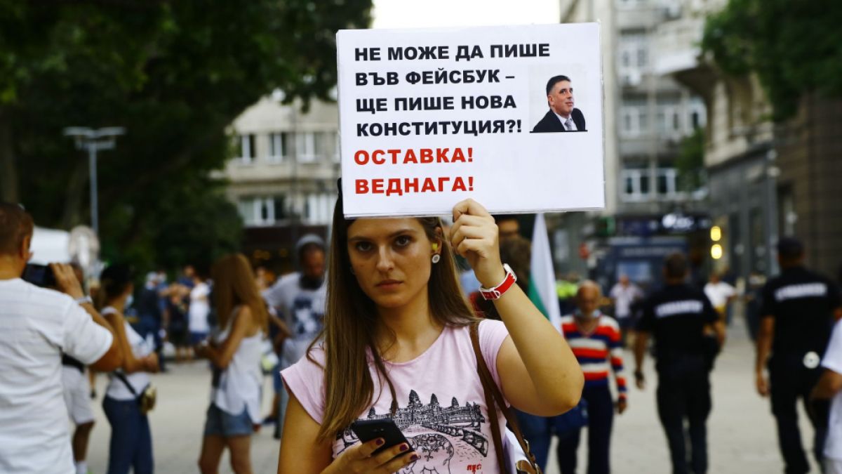 Вял старт на 37-ми ден на протестите в София СНИМКИ