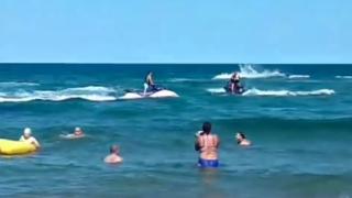 Наглеци с джетове вършат страшни безумия на плаж Липите ВИДЕО 