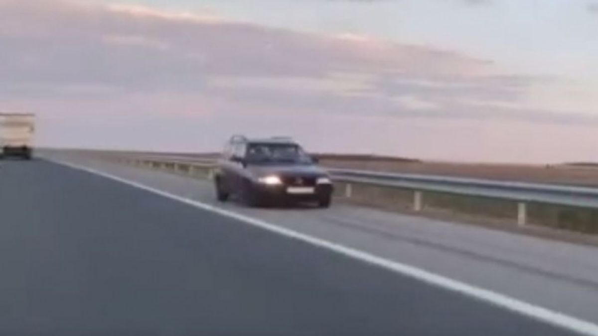 Камикадзе изправи косите на шофьорите по "Тракия" с безумието си ВИДЕО 