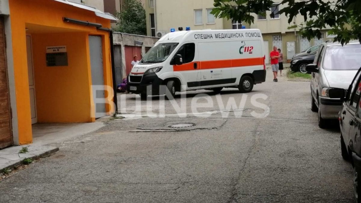 Извънредно: Окървавен мъж втрещи минувачите във Враца СНИМКИ