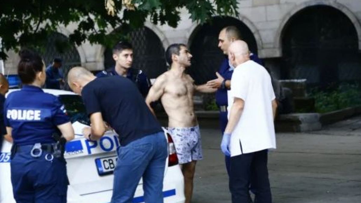 Антон Тодоров показа гнусна СНИМКА 18+ от протеста