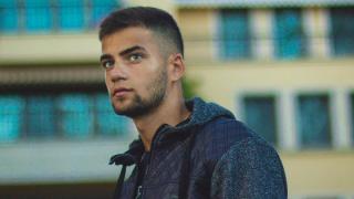 Дара побърка Наско Колев с пищните си бомби СНИМКА