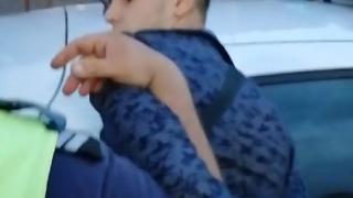 Извънредно в БЛИЦ! Екшън на протеста с въоръжен с пистолет мъж на "Орлов мост" СНИМКИ