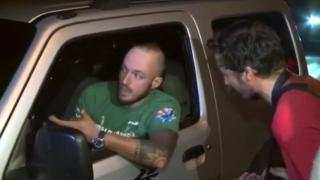 Политологът Стойчев в схватка с протестиращи, разпънали гащи и сутиени на Ситняково  ВИДЕО