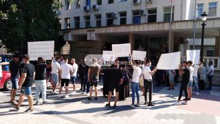 Пред съда в Пловдив почерня от цигани заради смърт на пътя СНИМКИ 