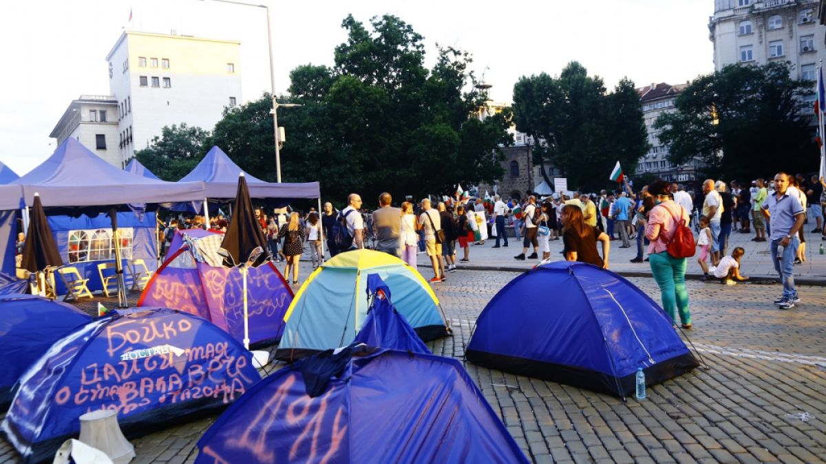 Протестиращите майки скочиха на „Отровното трио“ - не ни дават пари!