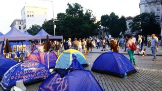 Протестиращите майки скочиха на „Отровното трио“ - не ни дават пари!