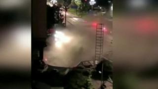 Ужас: Път пропадна и погълна 21 автомобила ВИДЕО