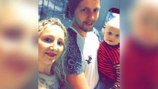 Семейство видя своя СНИМКА 18+, изпадна в ужас и веднага избяга от къщата си 