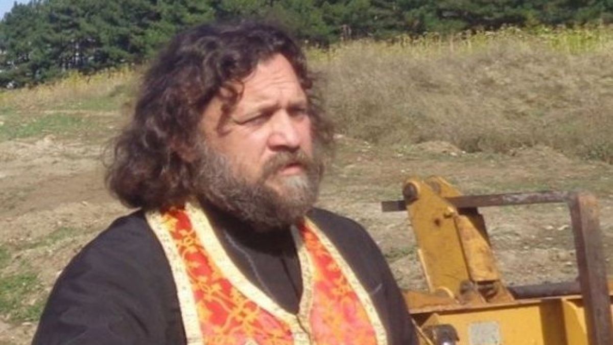 Зловещи разкрития за намерения обесен отец Ромил 