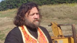 Зловещи разкрития за намерения обесен отец Ромил 