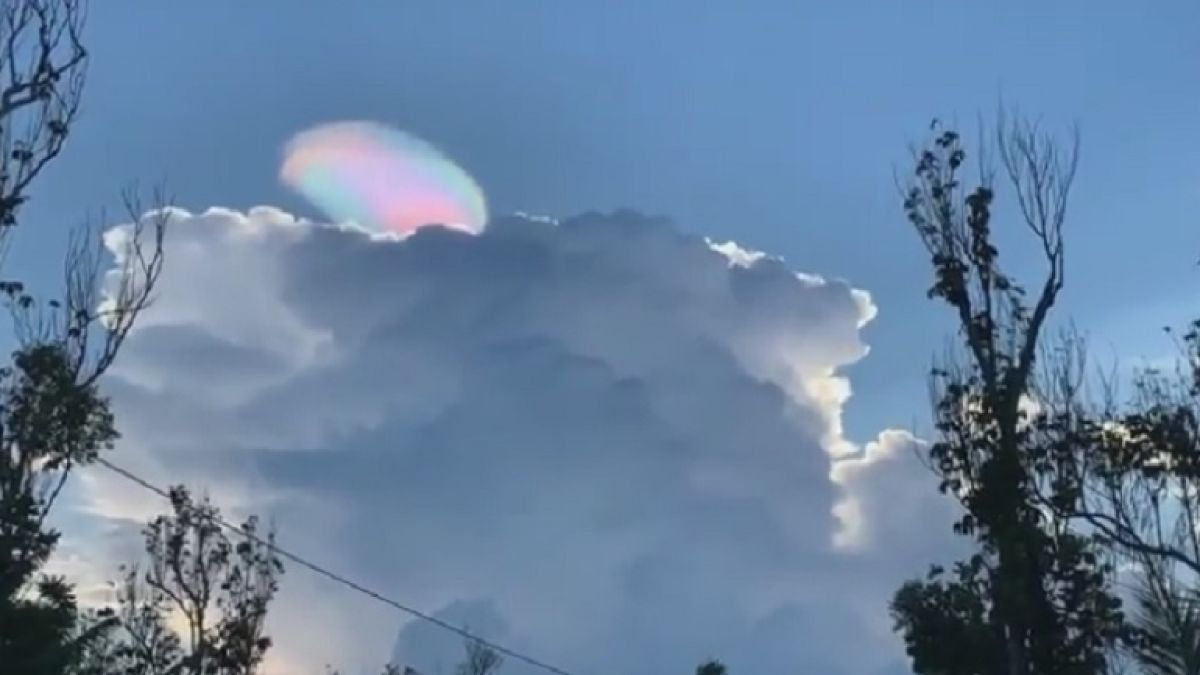 Уникално природно явление над Филипините ВИДЕО