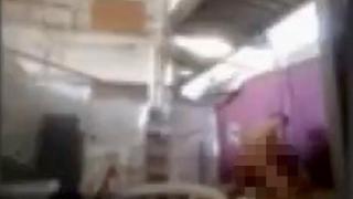 Загорял общинар се отдаде на бурен секс насред онлайн конференция заради К-19 ВИДЕО 18+