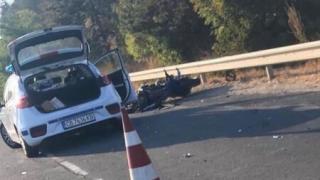 Зверско меле край Лозенец, моторист лежи на земята СНИМКИ 